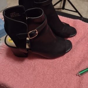 Ladies (forever 21) leather size 7